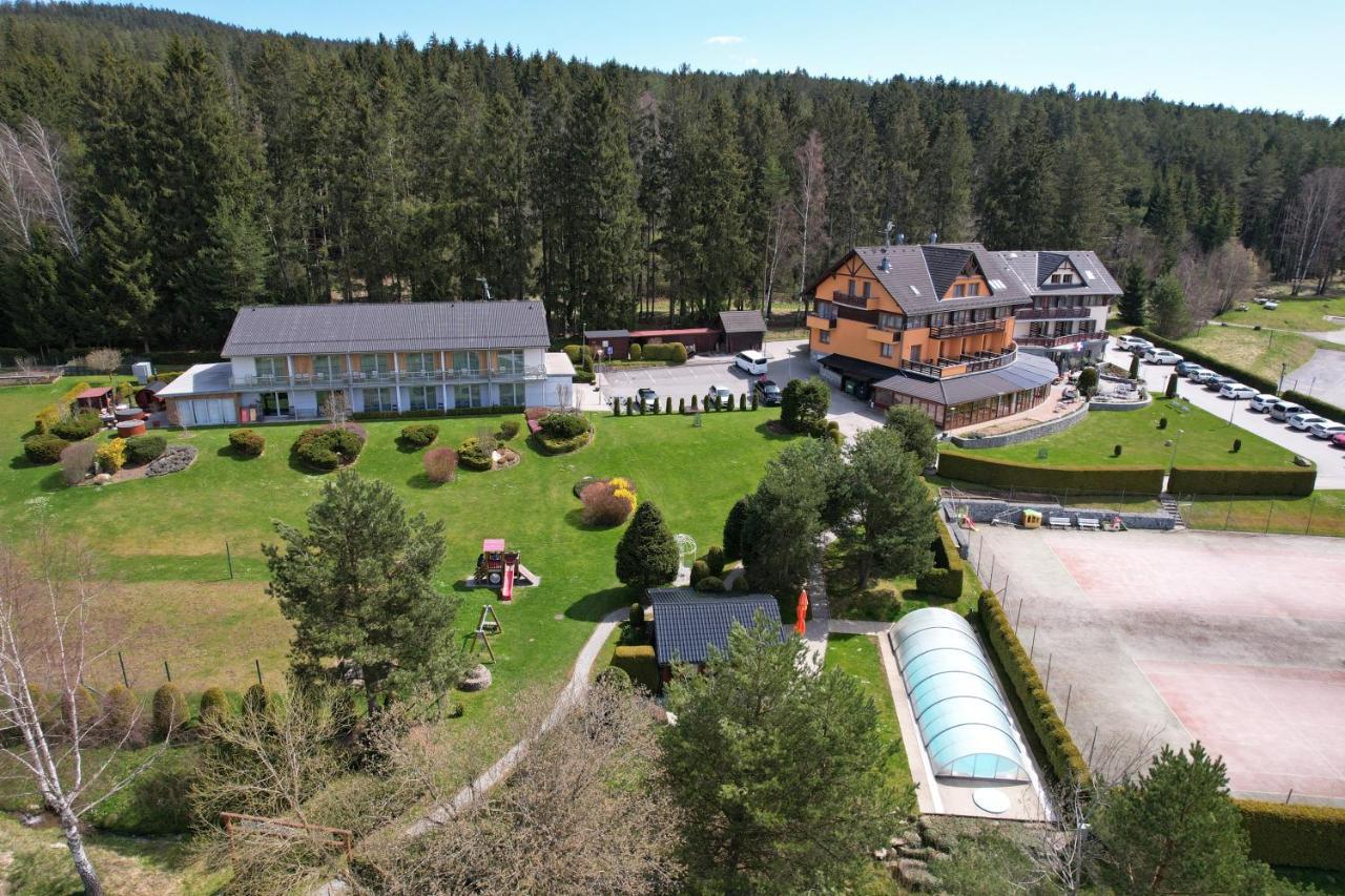 Hotel Slunecna Louka Липно-над-Влтавой Экстерьер фото